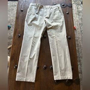 Dockers Men's Light Tan Chinos